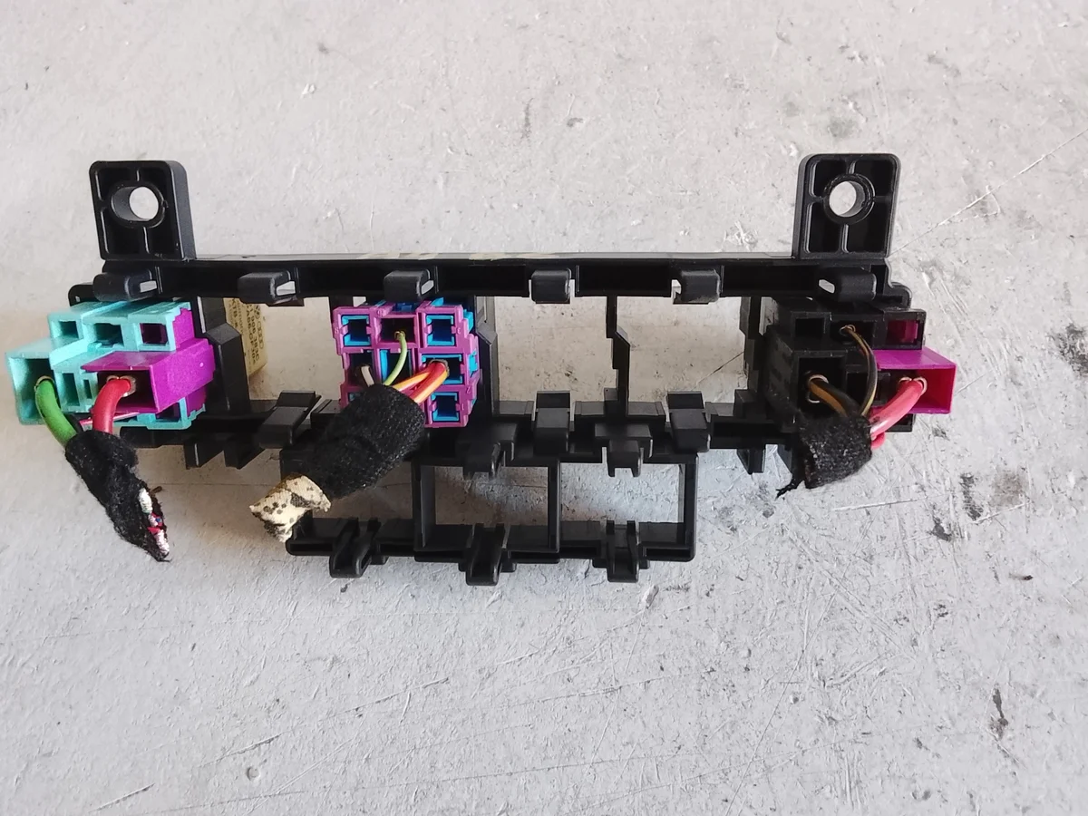 Audi A4 B6 B7 8D0937503 - Pannello Relè Usato