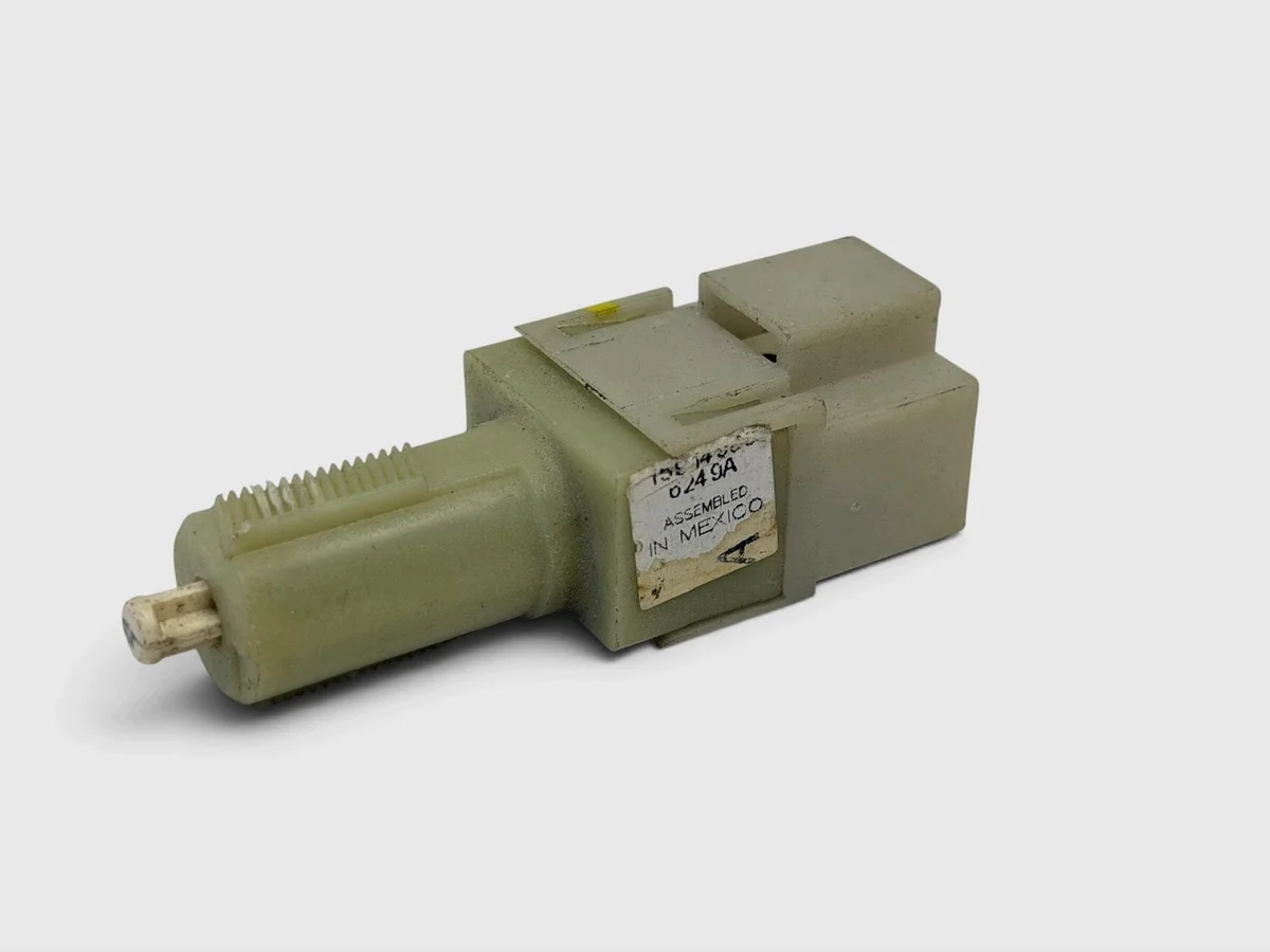 Hummer H3 06-10 Stop Light Switch OEM 12GM550A