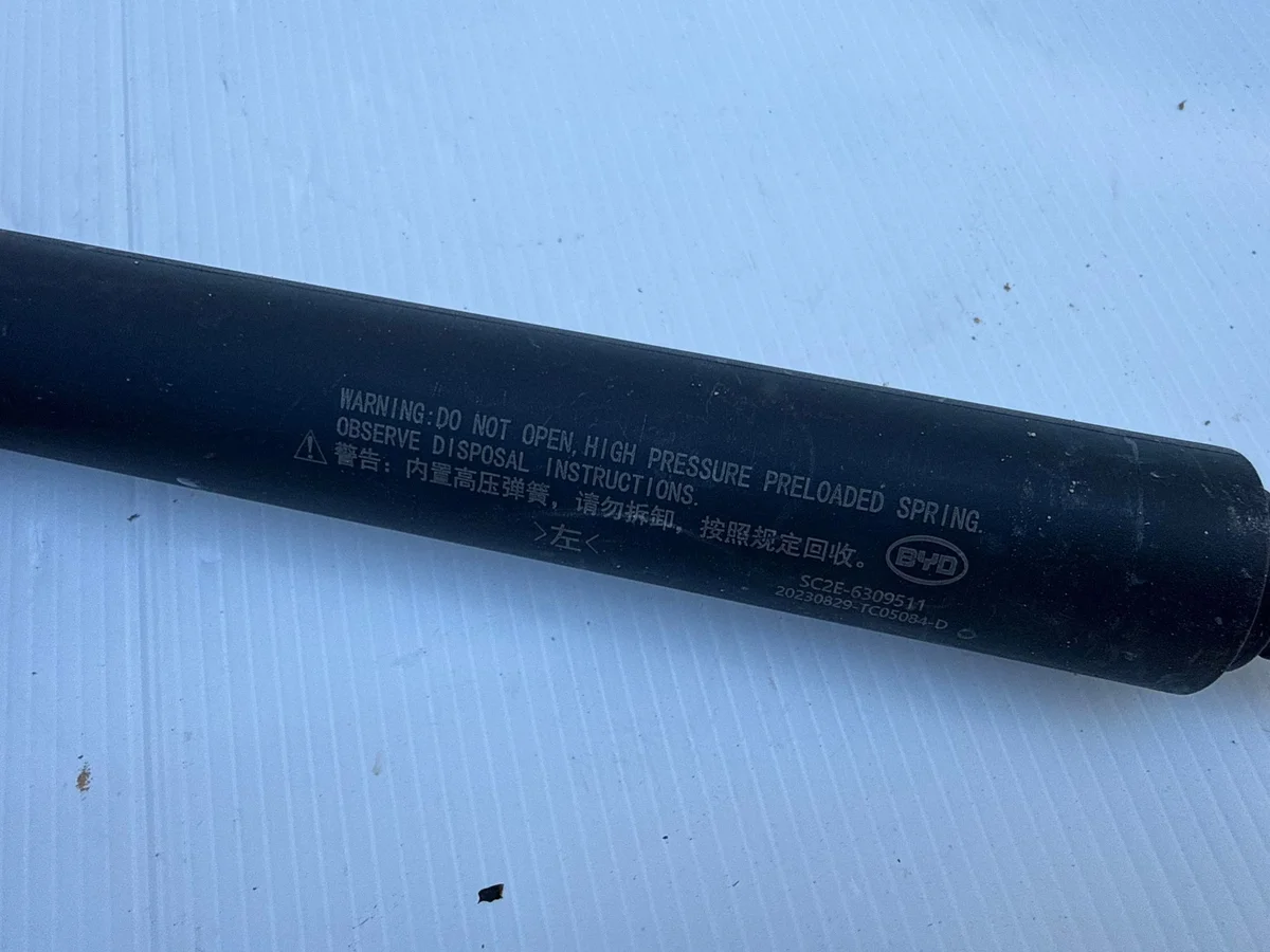 BYD ATTO 3 Heckklappen-Strebe links gebraucht image 4