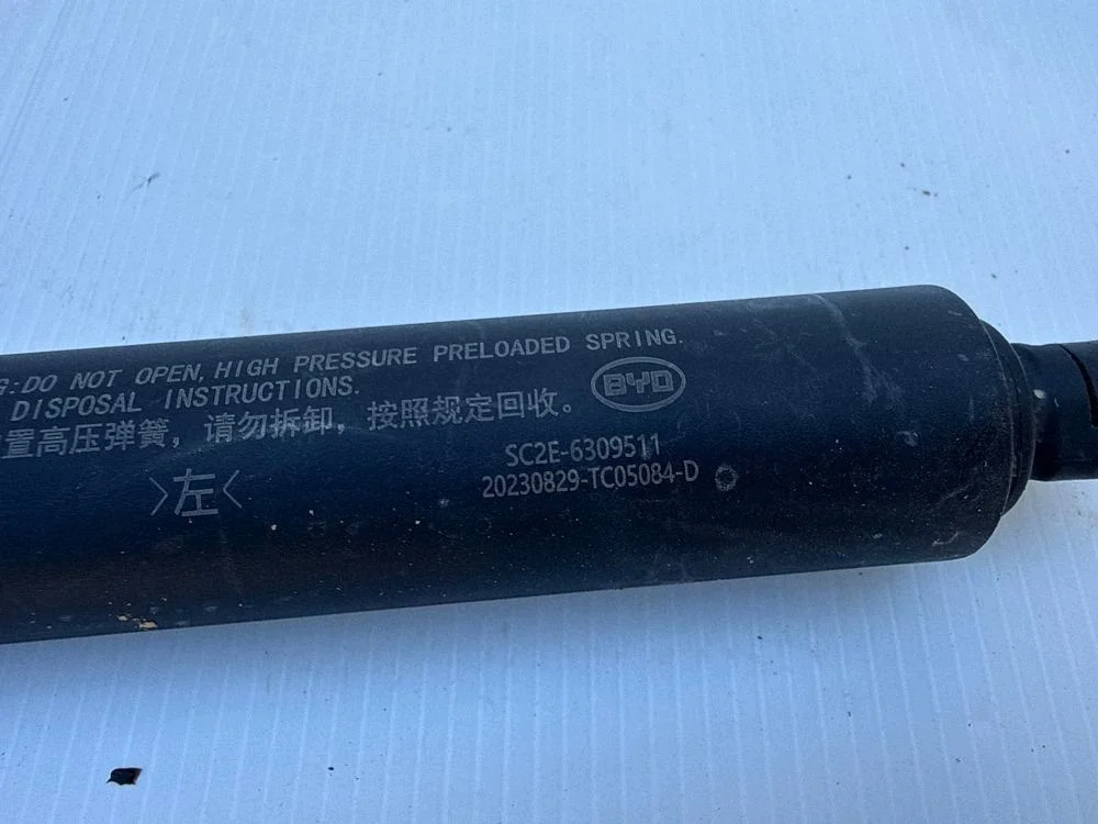 BYD ATTO 3 Heckklappen-Strebe links gebraucht image 5