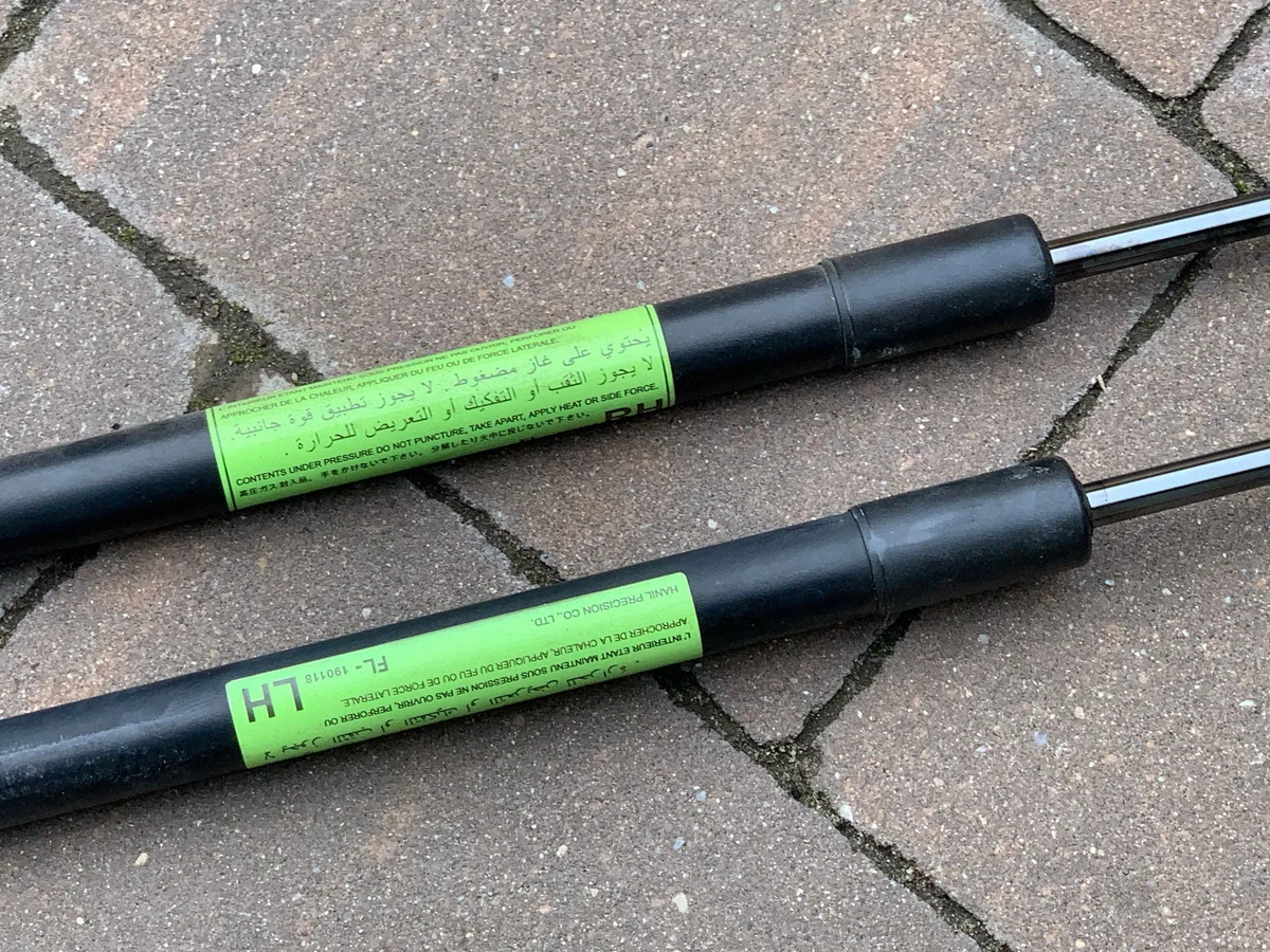Subaru XV II 2019 Heckklappe Dämpfer Halterung image 6