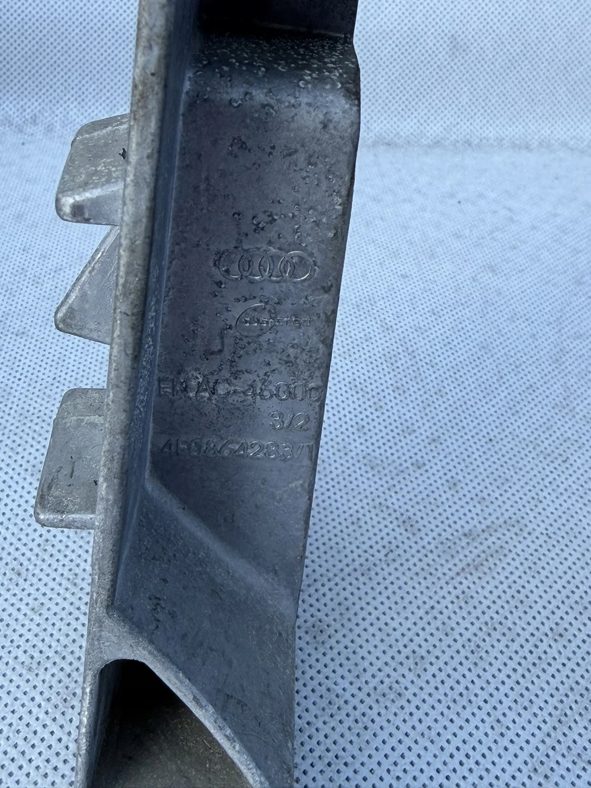 Supporto Bracciolo Audi A6 C6 4F0864283