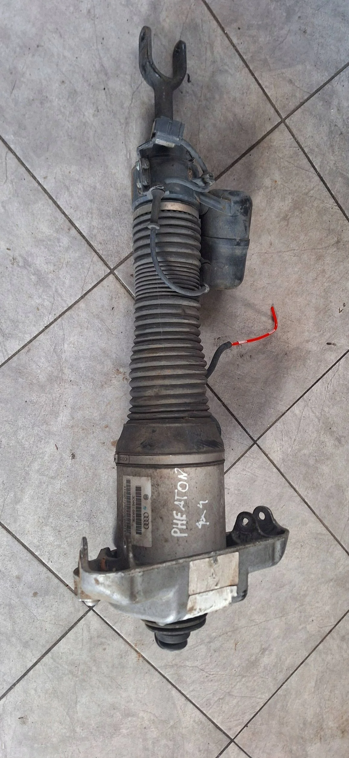 Amortyzator pneumatyczny VW 3D0616039L