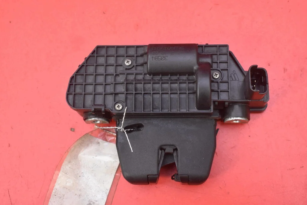 Fechadura Porta-Malas Peugeot 5008 1 09-13 Usada