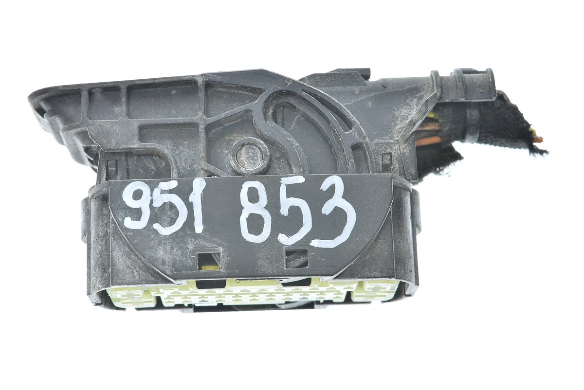 Connecteur Pompe ABS Mercedes Vito W639