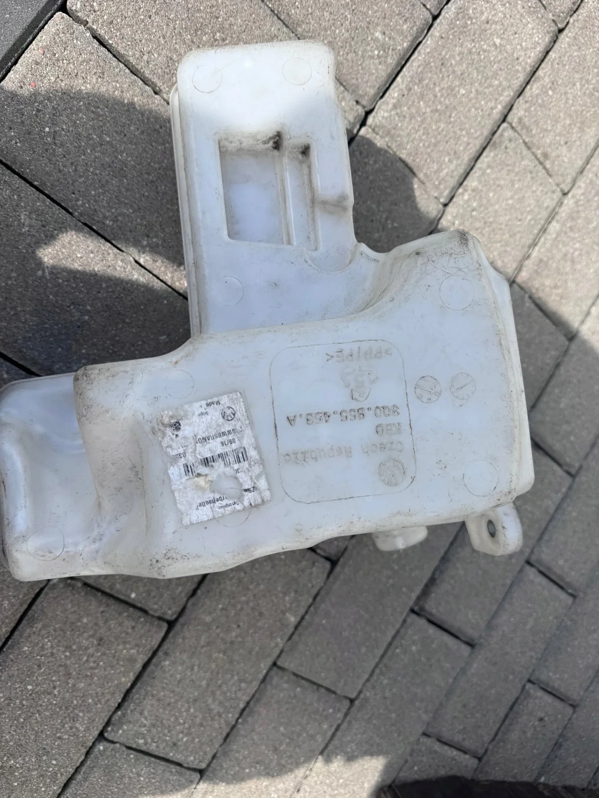 Réservoir lave-glace VW Passat B8 3Q0955453A image 4