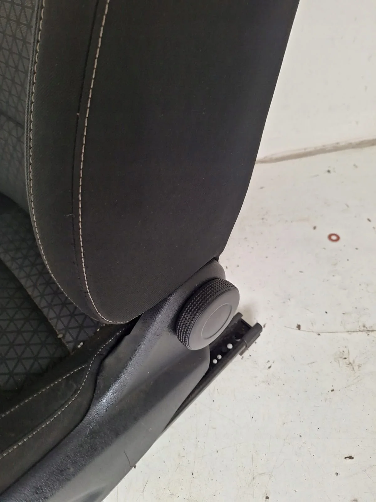 Sitz Fahrer Kia Ceed III 19+ Links image 3