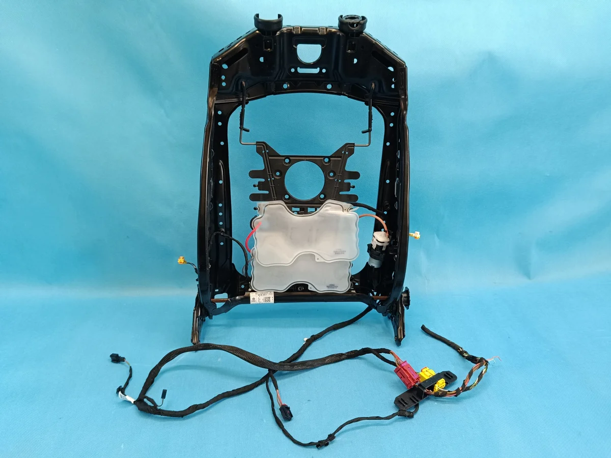 VW Tiguan 3 III 1,5 TSI Sitzgestell 5QF881045A image 3
