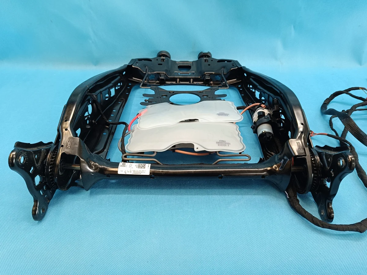 VW Tiguan 3 III 1,5 TSI Sitzgestell 5QF881045A image 4