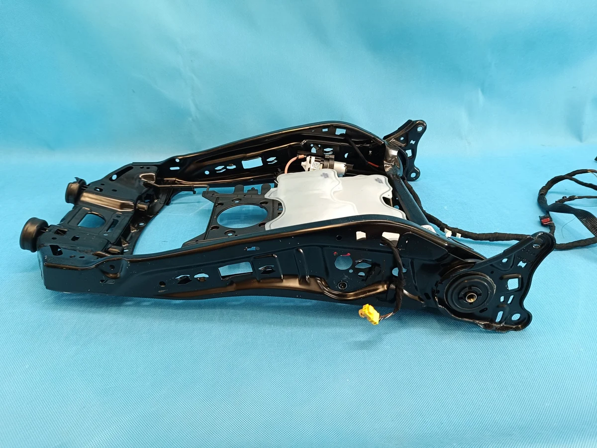 VW Tiguan 3 III 1,5 TSI Sitzgestell 5QF881045A image 5
