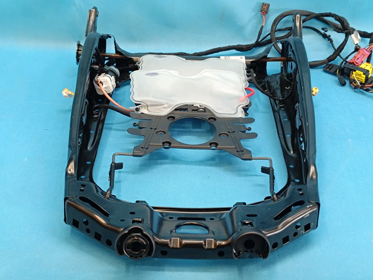 VW Tiguan 3 III 1,5 TSI Sitzgestell 5QF881045A image 6