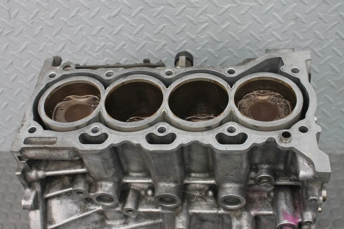 Bloque motor Toyota 2ZR-FAE 1.8 Valvematic image 8