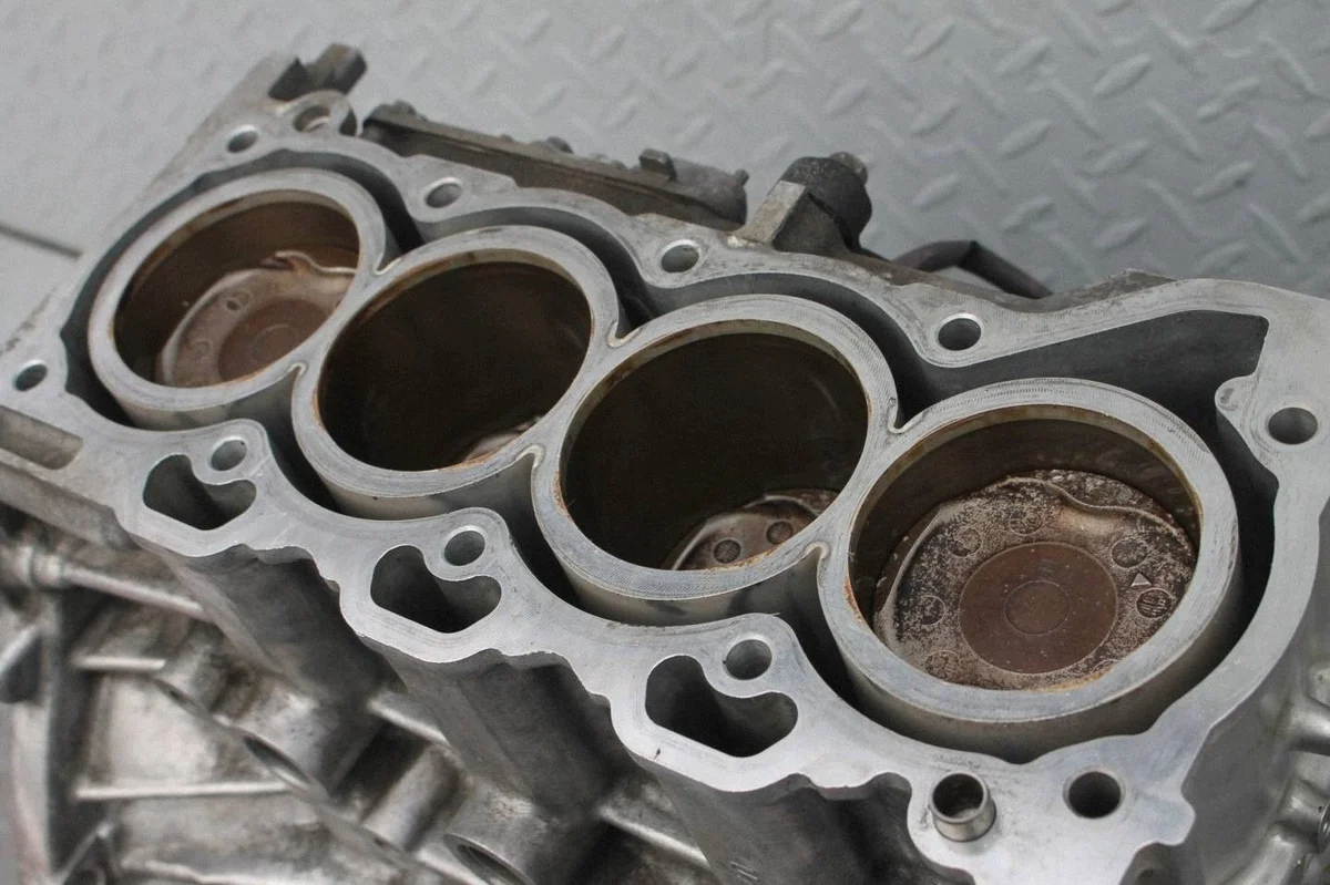 Bloque motor Toyota 2ZR-FAE 1.8 Valvematic image 10