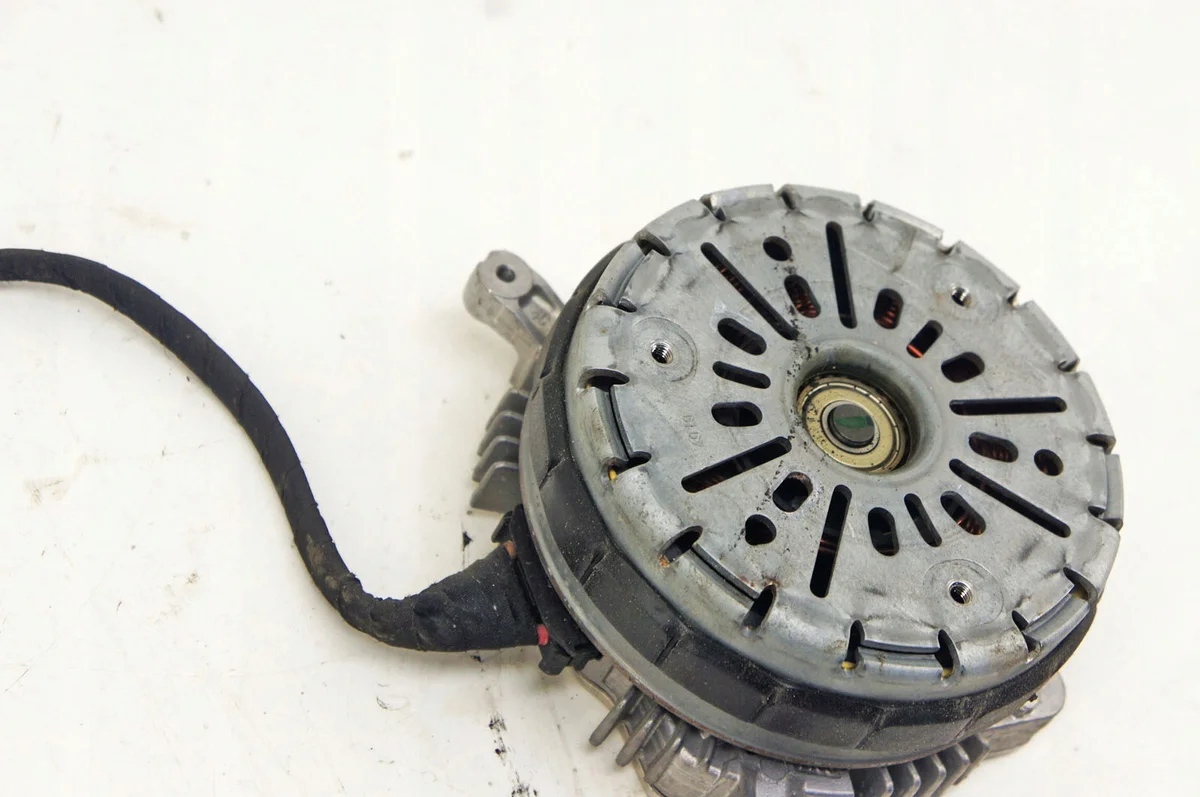 BMW 2 F46 F45 Lüftermotor 1.5 d VV307 image 5