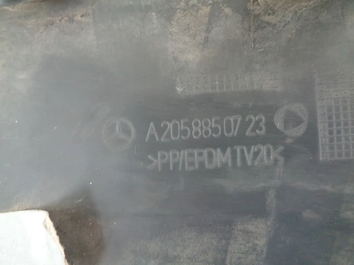 Grelha Para-choques Mercedes Classe C W205 Esquerda image 3