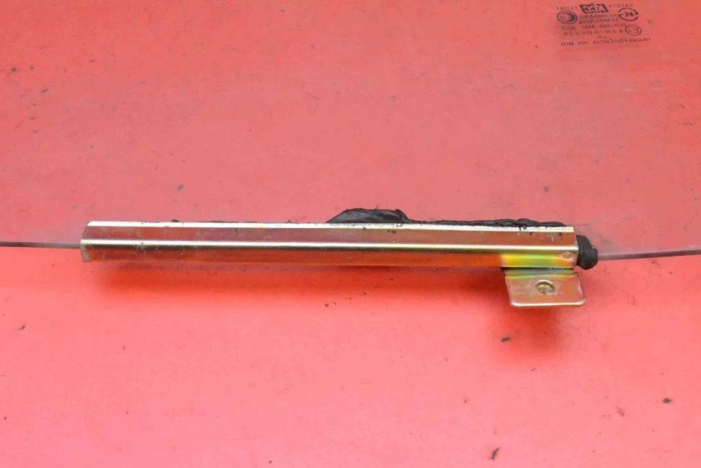 VITRE LATERALE AVANT GAUCHE HYUNDAI GALLOPER II image 6