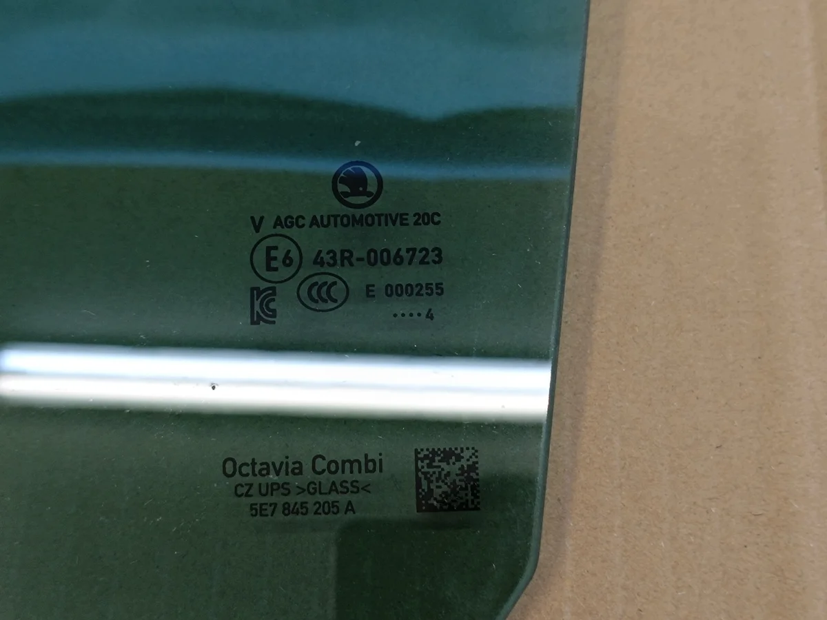 SKODA OCTAVIA IV COMBI Türscheibe Links Hinten image 6