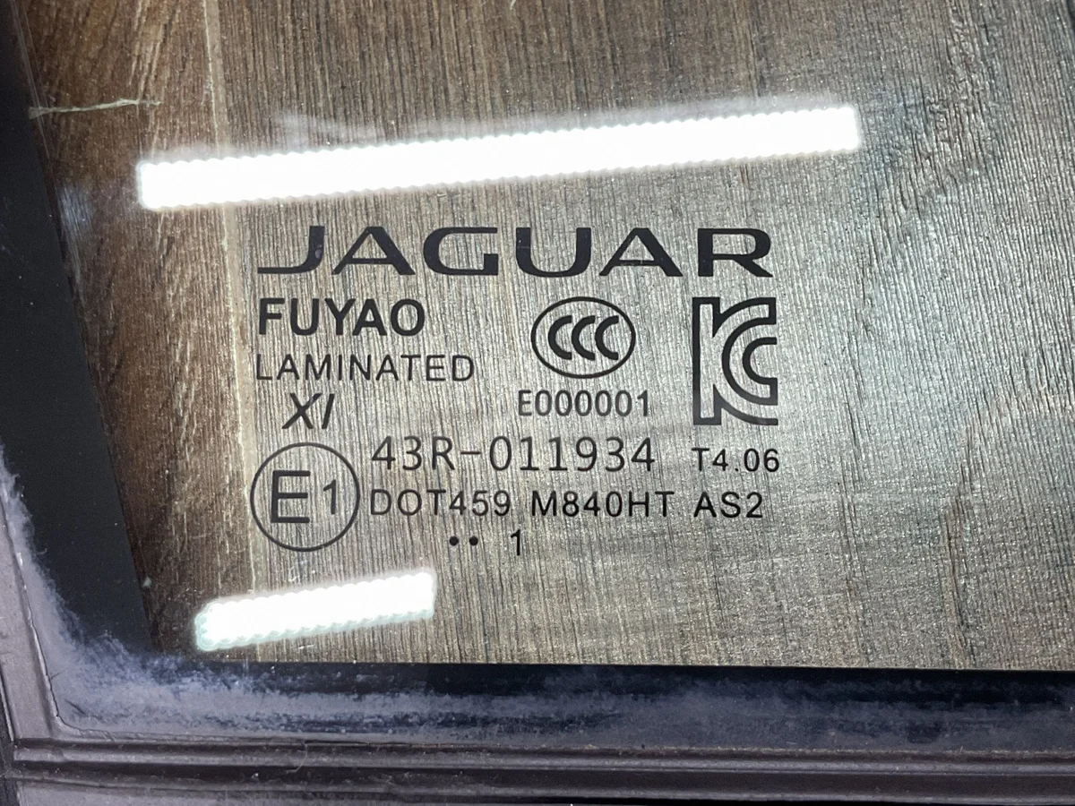 Jaguar I-Pace X590 etuoven kolmioikkuna image 8