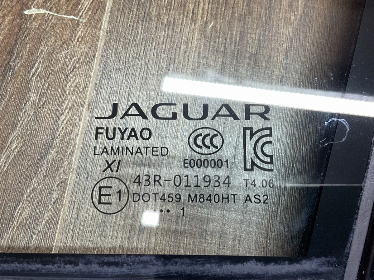 JAGUAR I-PACE X590 KOLMIOLASIOVI VASEN image 9