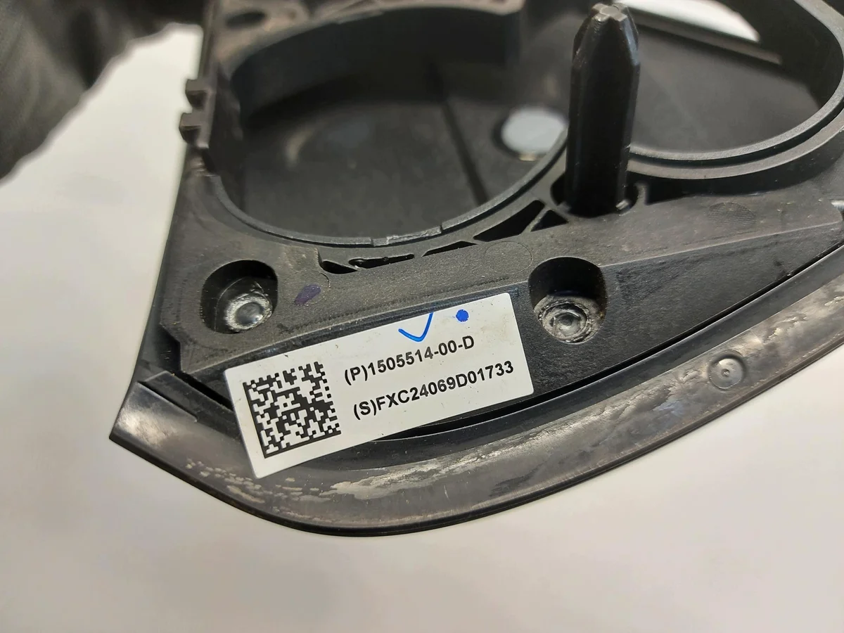 Tesla Model Y 2024 Ladeklappe Links Hinten image 4