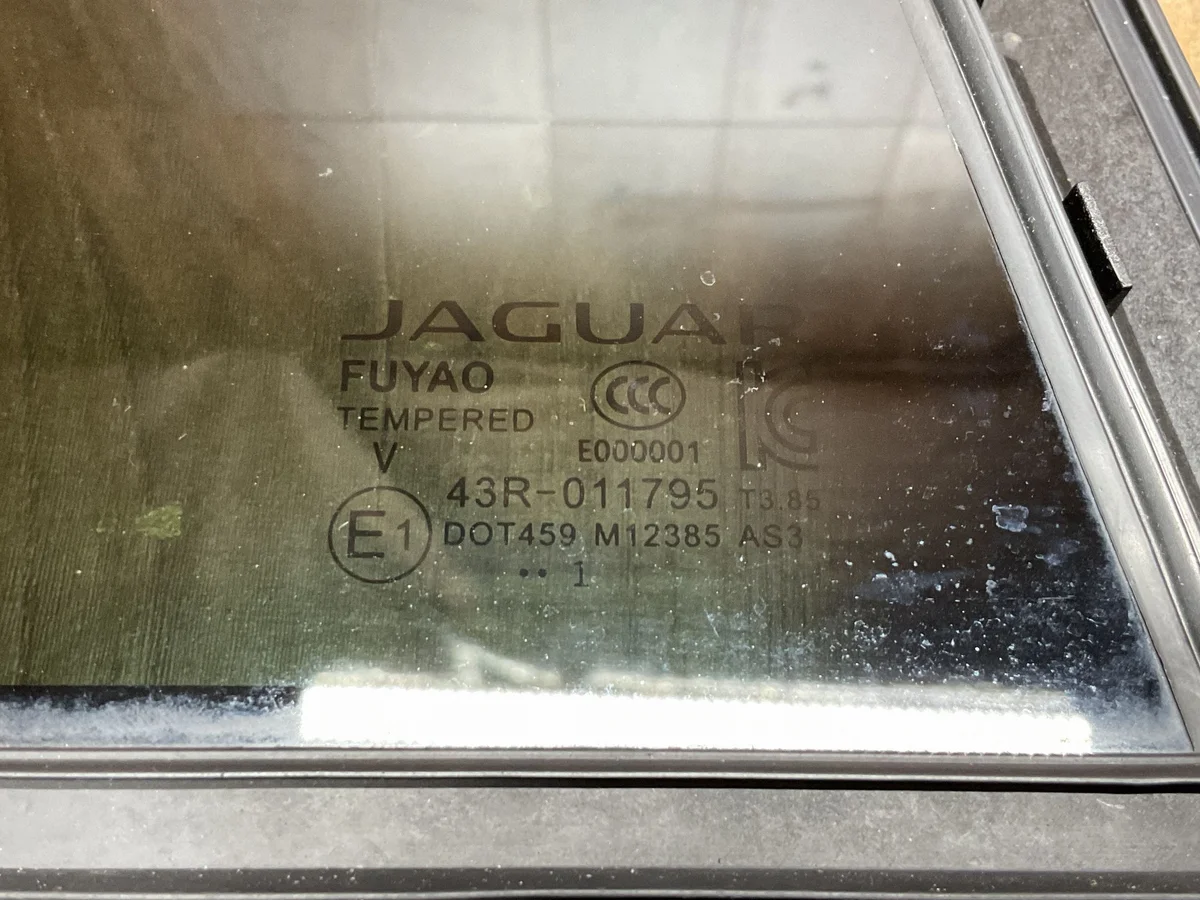 Vidrio Triángulo Puerta Jaguar I-PACE X590 J9D325828B image 7