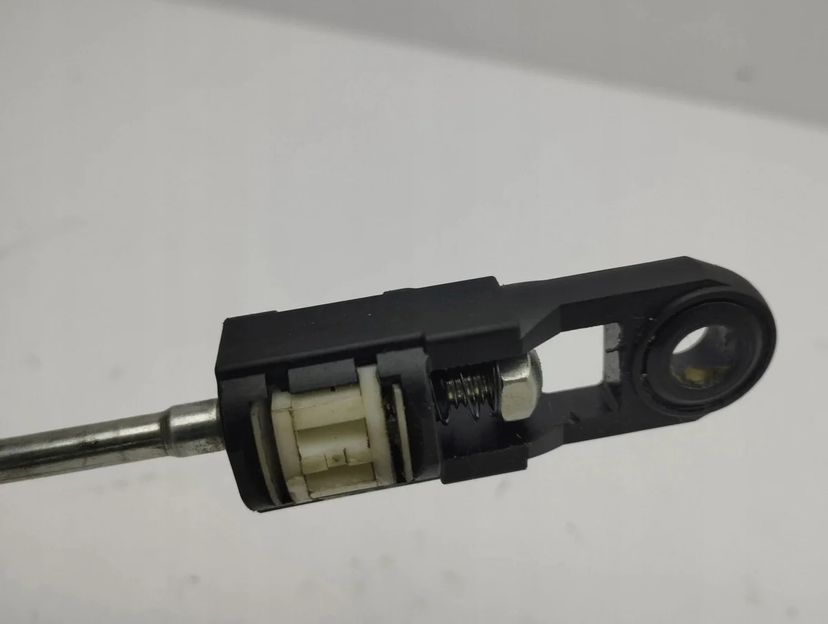 Toyota Avensis T270 Schaltseil AMD124083 image 3