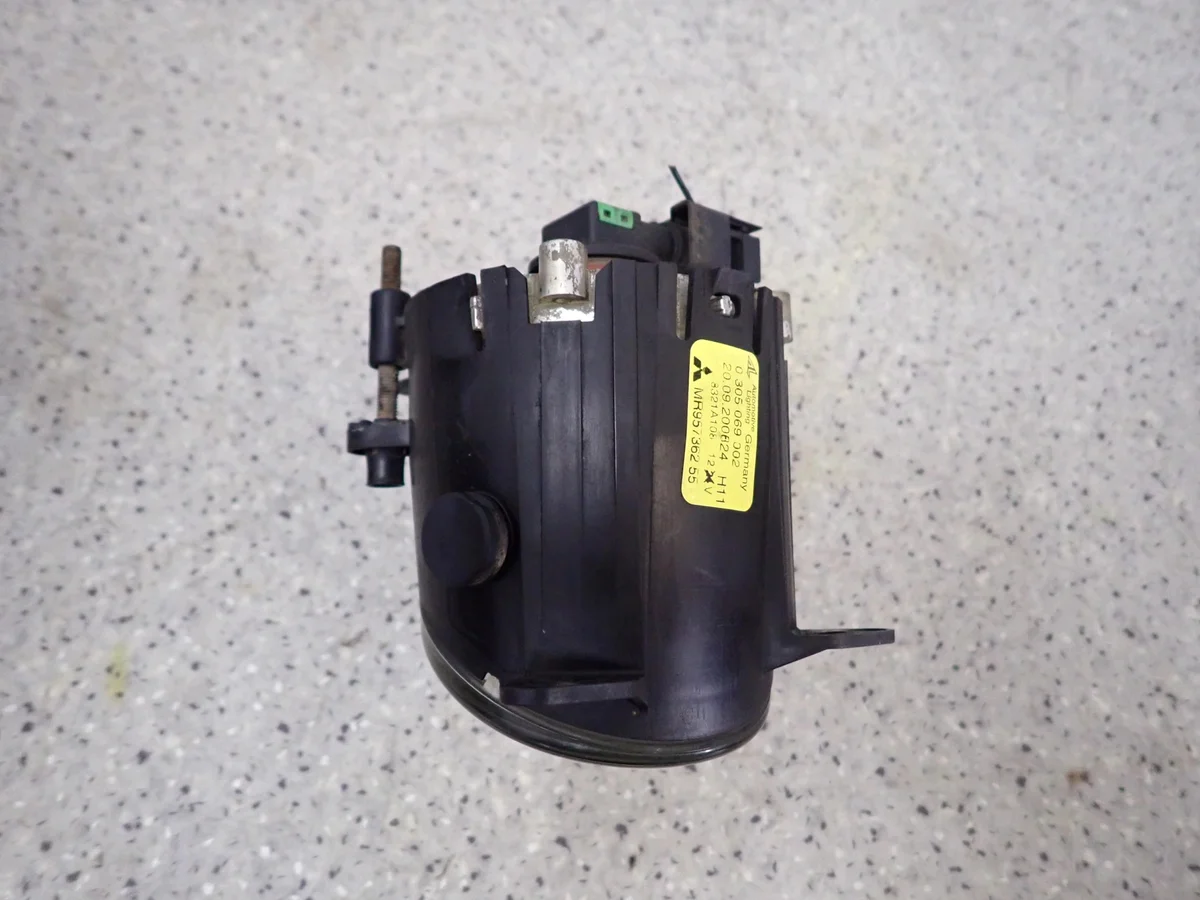 Phare Avant Droit Mitsubishi Colt 09-12 MR957362 image 6