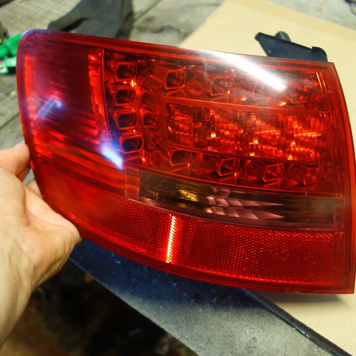 Audi A6 C6 Luz Trasera Izquierda LED Usada image 5