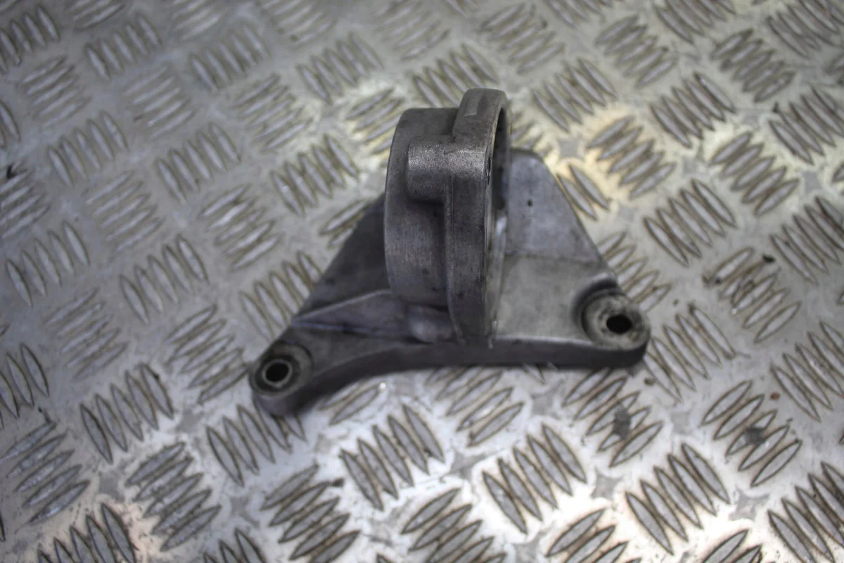 Akselilaakerin tuki Opel Astra J GTC