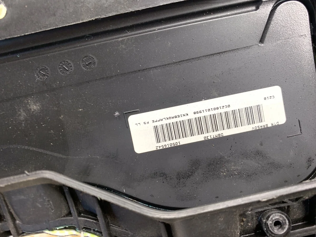 Consola Mercedes C218 105016542 Usado image 5