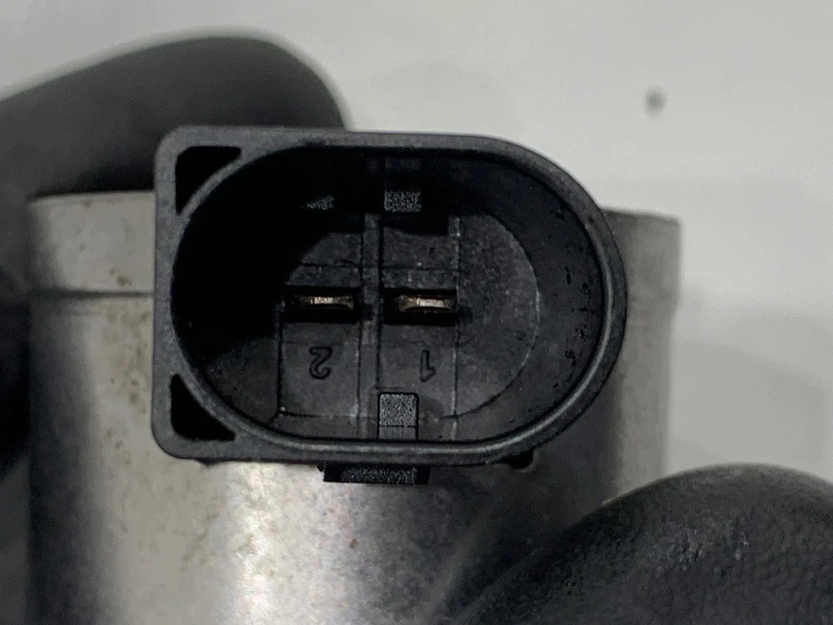 Régulateur Pression Carburant Skoda Superb III 04L130764C image 4