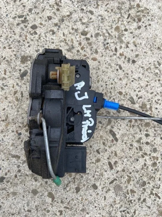 Opel Astra J Actuator Centrale Vergrendeling Voor image 4