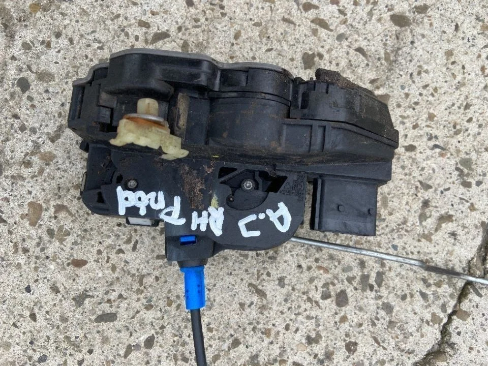 Opel Astra J Actuator Centrale Vergrendeling Voor image 7