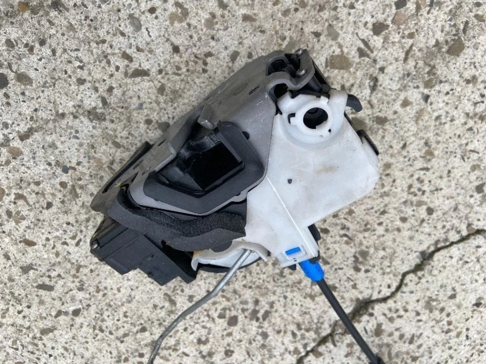 Opel Astra J Actuator Centrale Vergrendeling Voor image 8