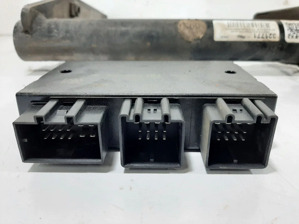 VW Passat B7 Sedan Anhängerkupplung Modul image 4