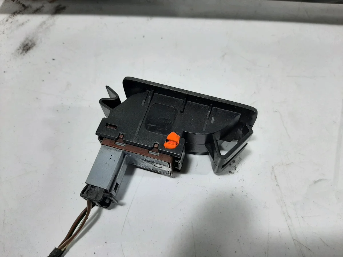 VW Passat B7 Sedan Anhängerkupplung Modul image 7