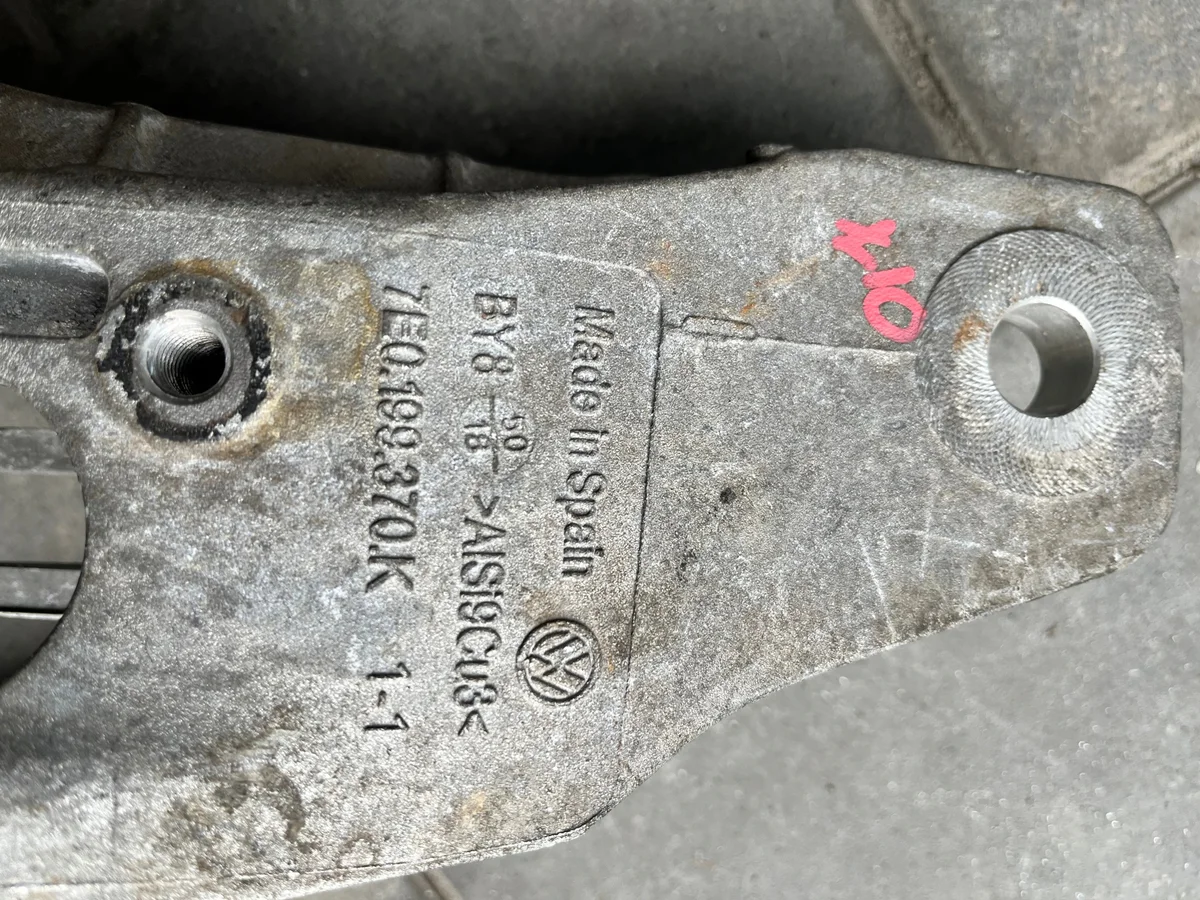 VW T6 Engine Mount Bracket 7E0199370K image 3