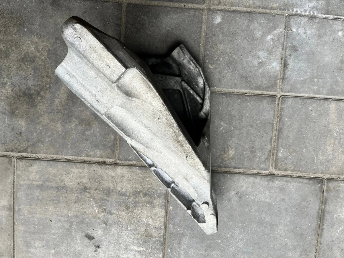 VW T6 Engine Mount Bracket 7E0199370K image 4