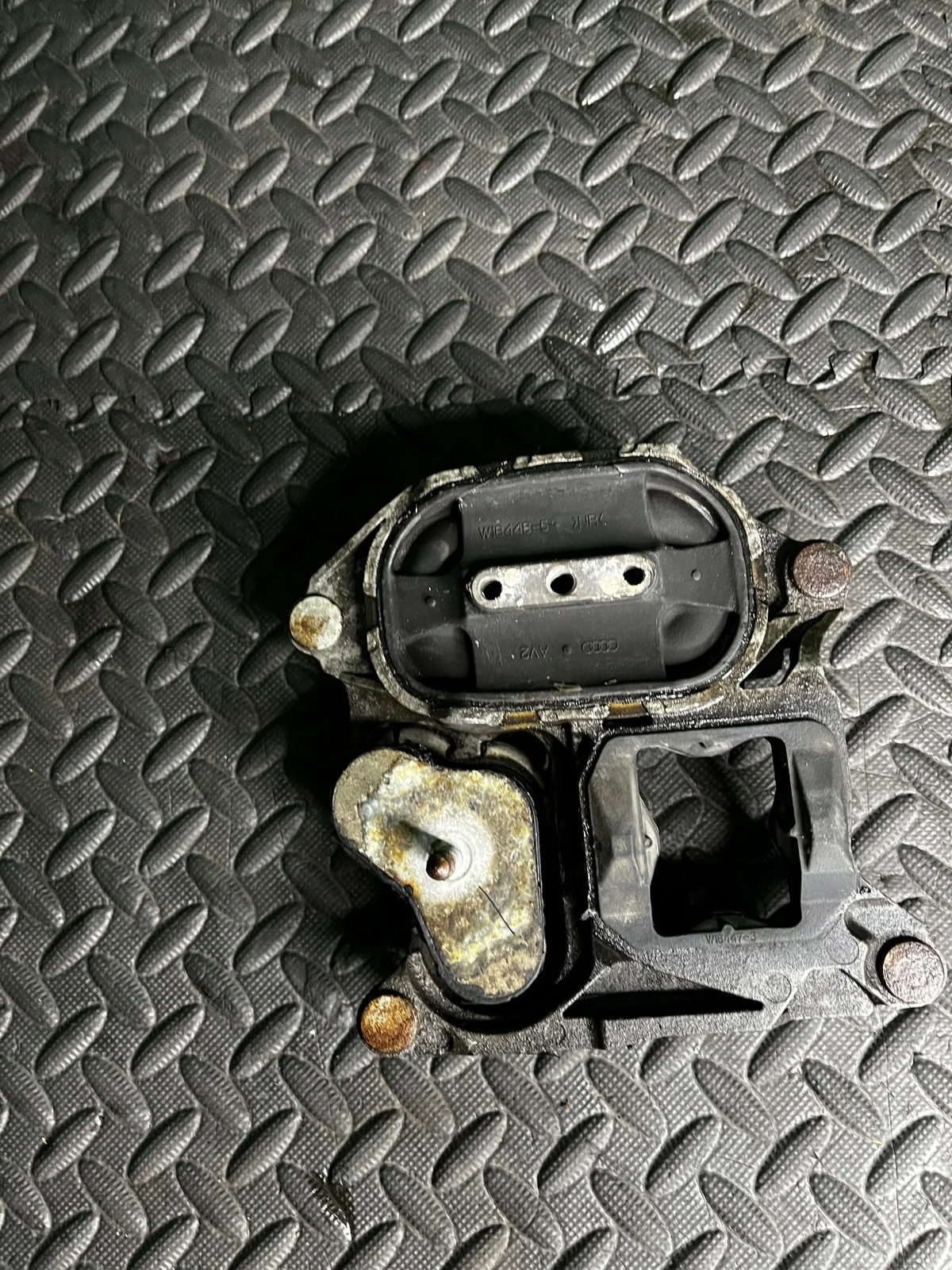 Audi RS6 C7 Transmission Mount 4G0399153A image 3