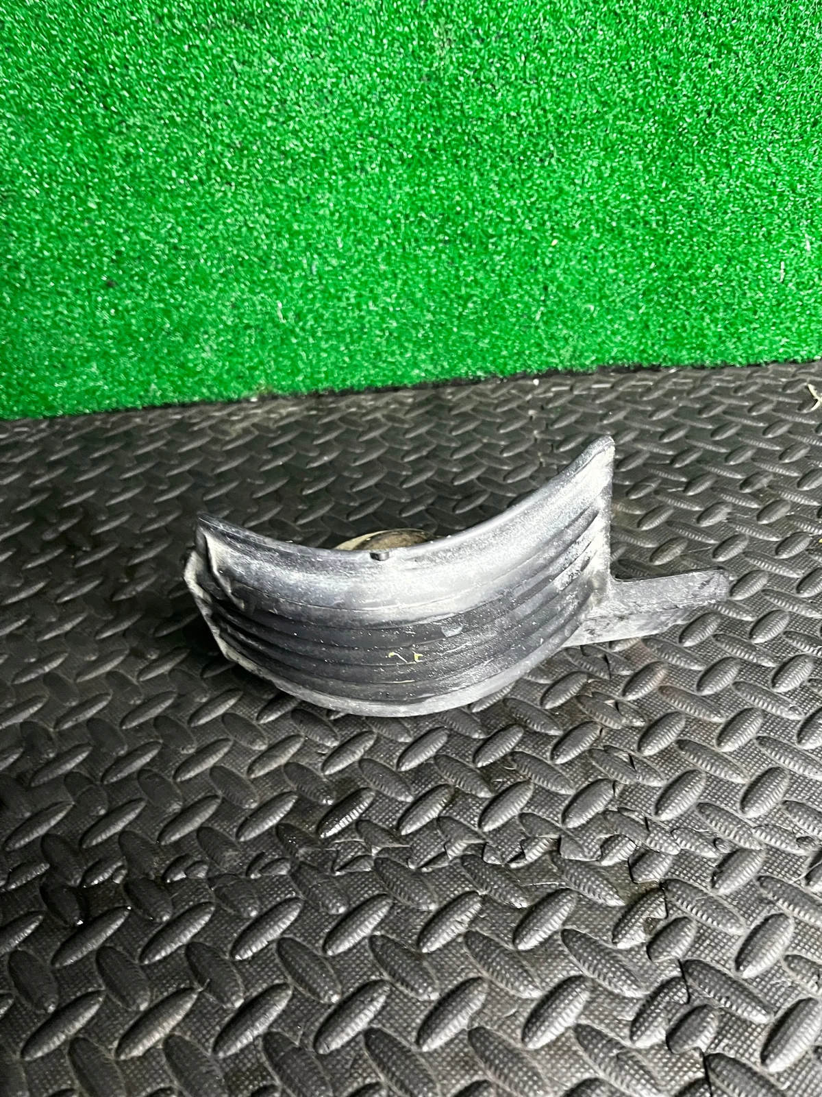 Audi A4 B8 stänkskydd bak vänster image 3
