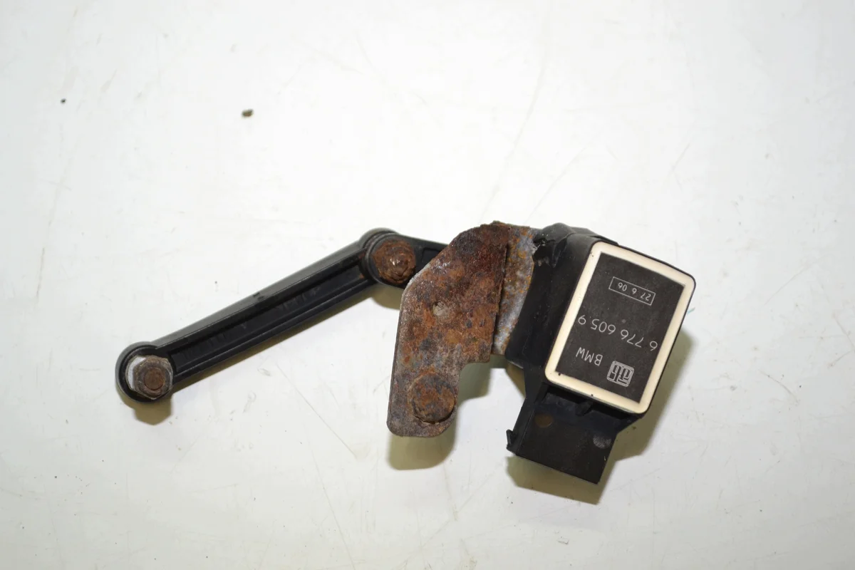 Sensor Nivelamento Luzes Traseiro BMW 6 E63 6776605