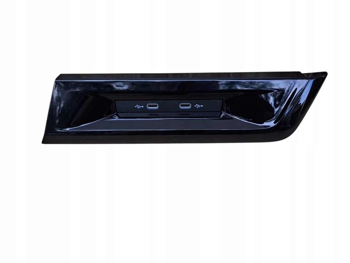 VW Golf 8 USB Port 5NA035700 Used