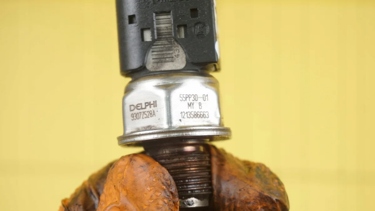 Opel Antara brandstofdruk sensor 2.2 CDTI image 5