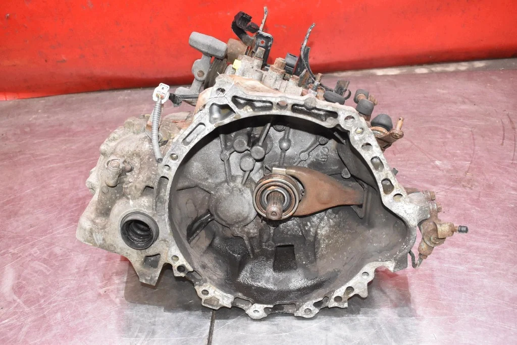 Vaihteisto Toyota Yaris 1.4 D-4D (m-1110677-)