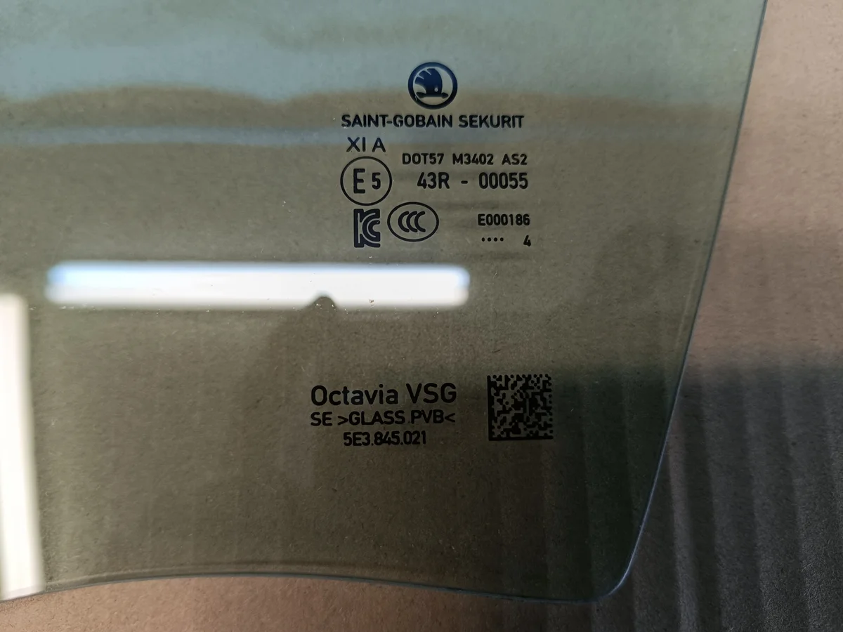 SKODA OCTAVIA IV COMBI 2.0TFSI Türscheibe vorne links image 6