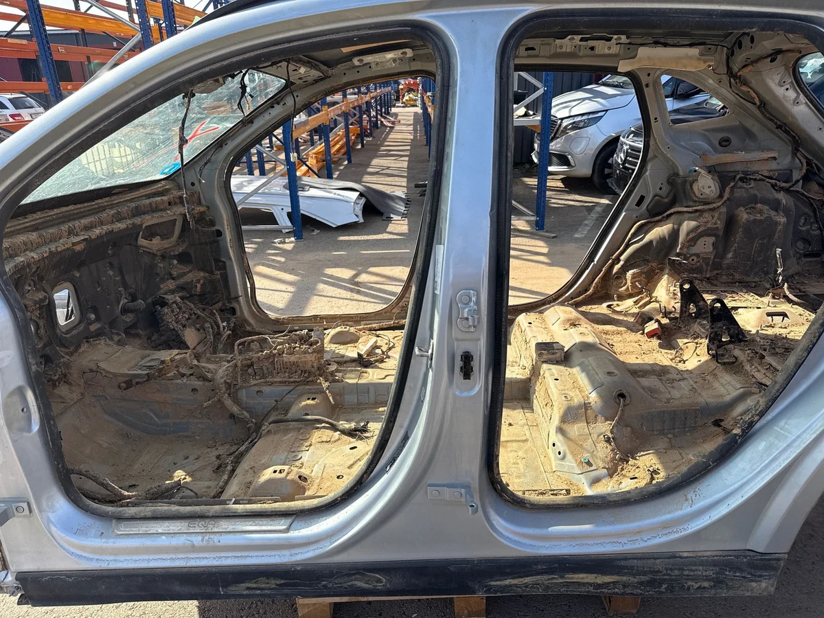 Mercedes-Benz OE Side Panel Left ABI38872