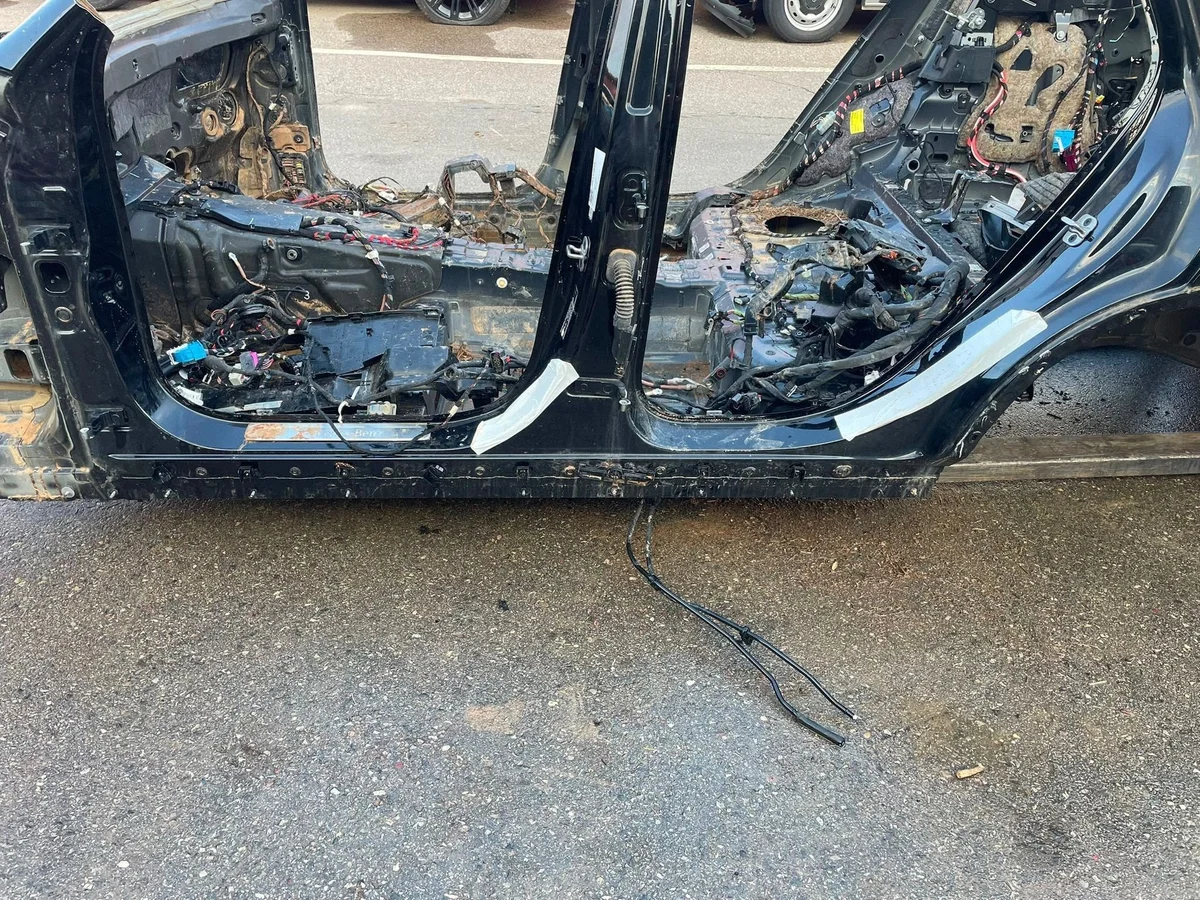 Montant de carrosserie gauche Mercedes ABI38712