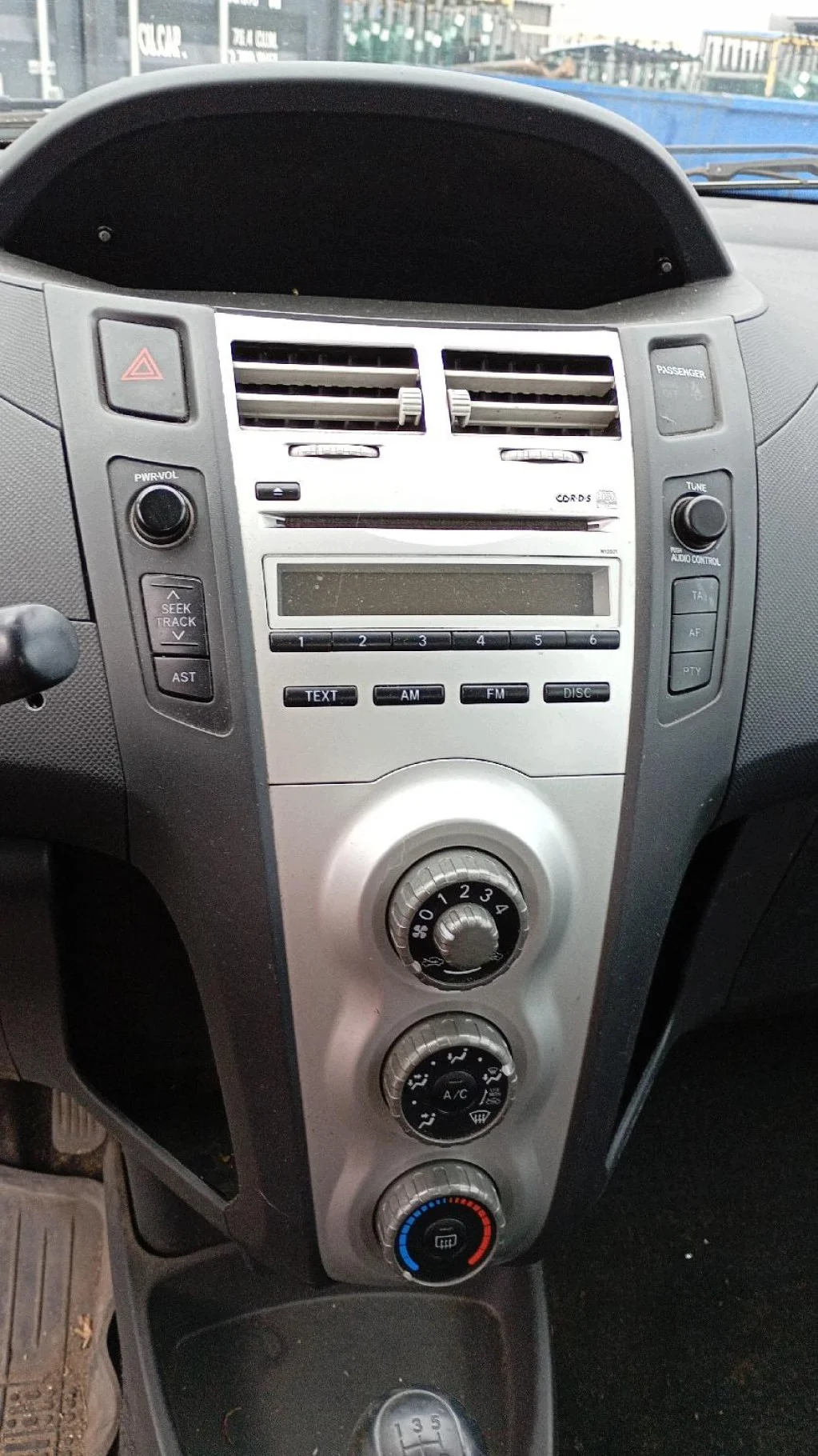 Armaturenbrett Toyota Yaris II 05-09 3D image 6