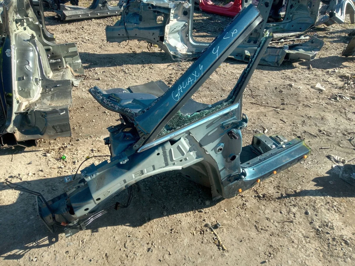 Ford Galaxy Mk4 etulokasuojan osa, vasen