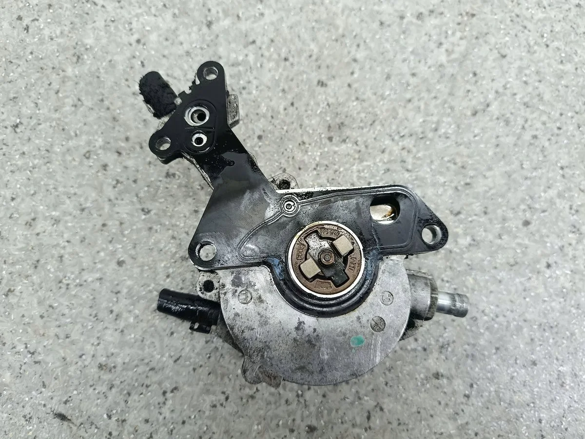 Vakuum Pumpe Audi A4 B6 1.9 TDI 038145209M image 4